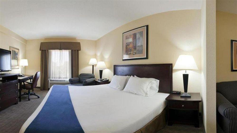 Holiday Inn Express Hotel & Suites Clearwater Us 19 North By Ihg Exterior photo