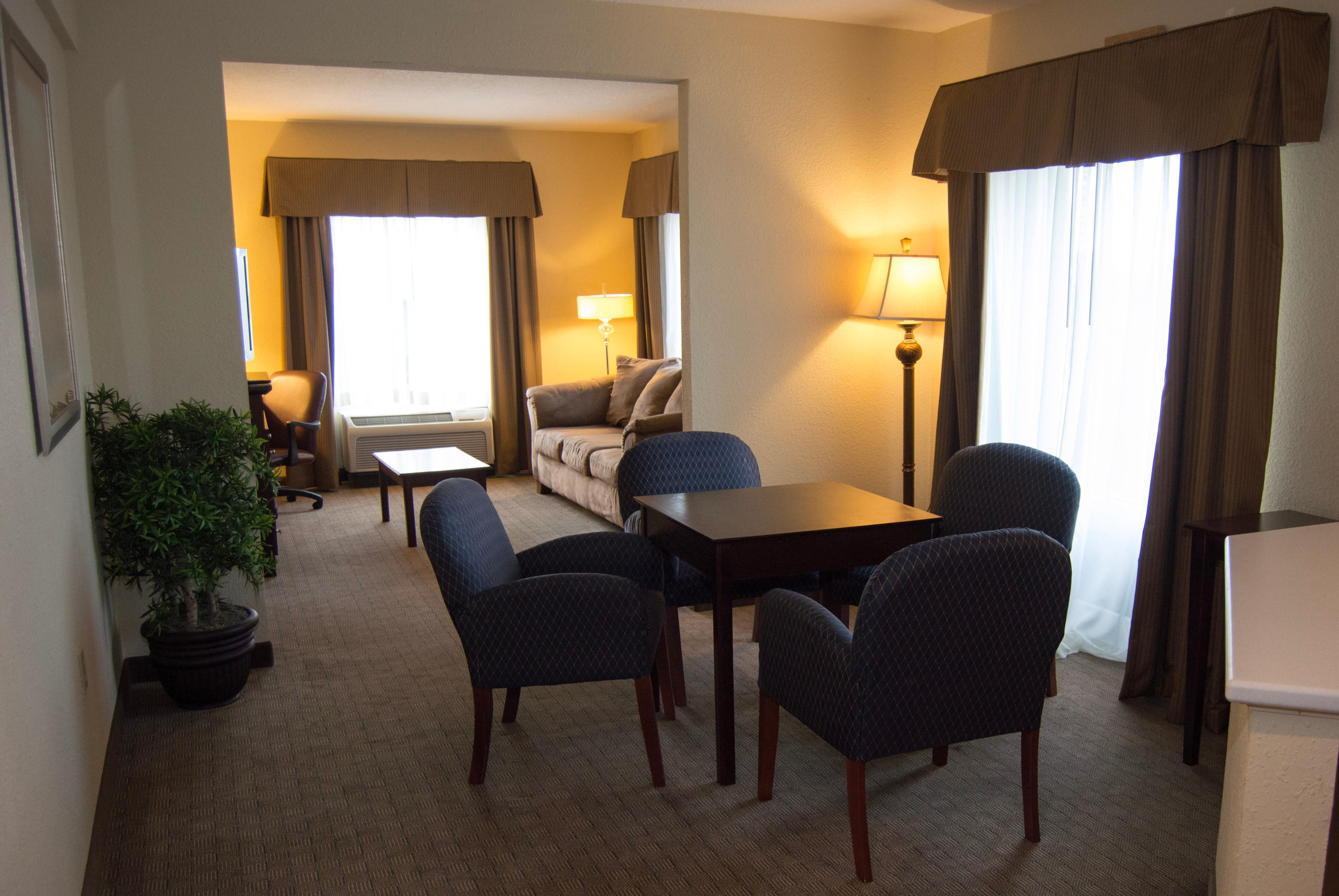 Holiday Inn Express Hotel & Suites Clearwater Us 19 North By Ihg Exterior photo