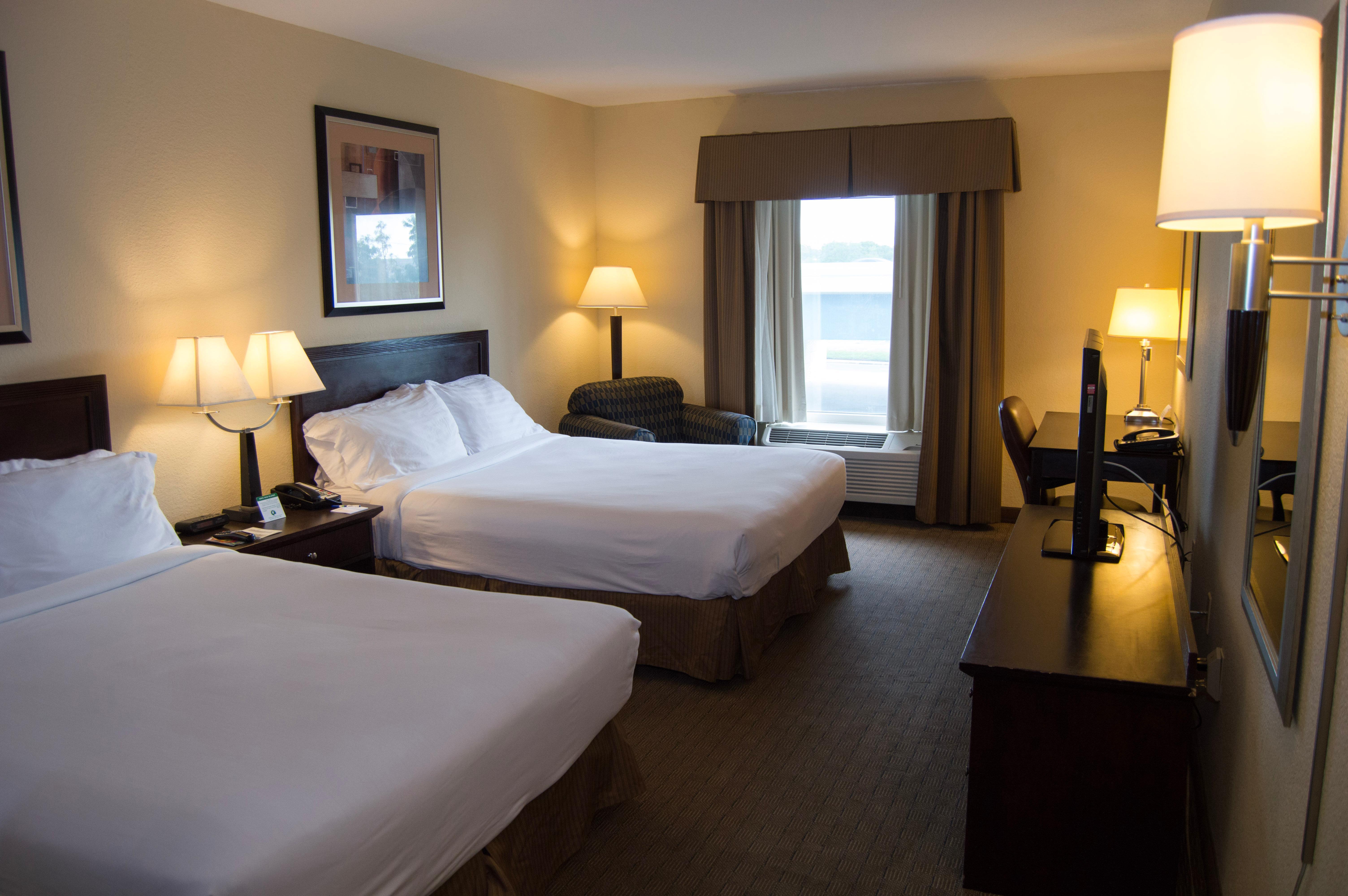 Holiday Inn Express Hotel & Suites Clearwater Us 19 North By Ihg Exterior photo