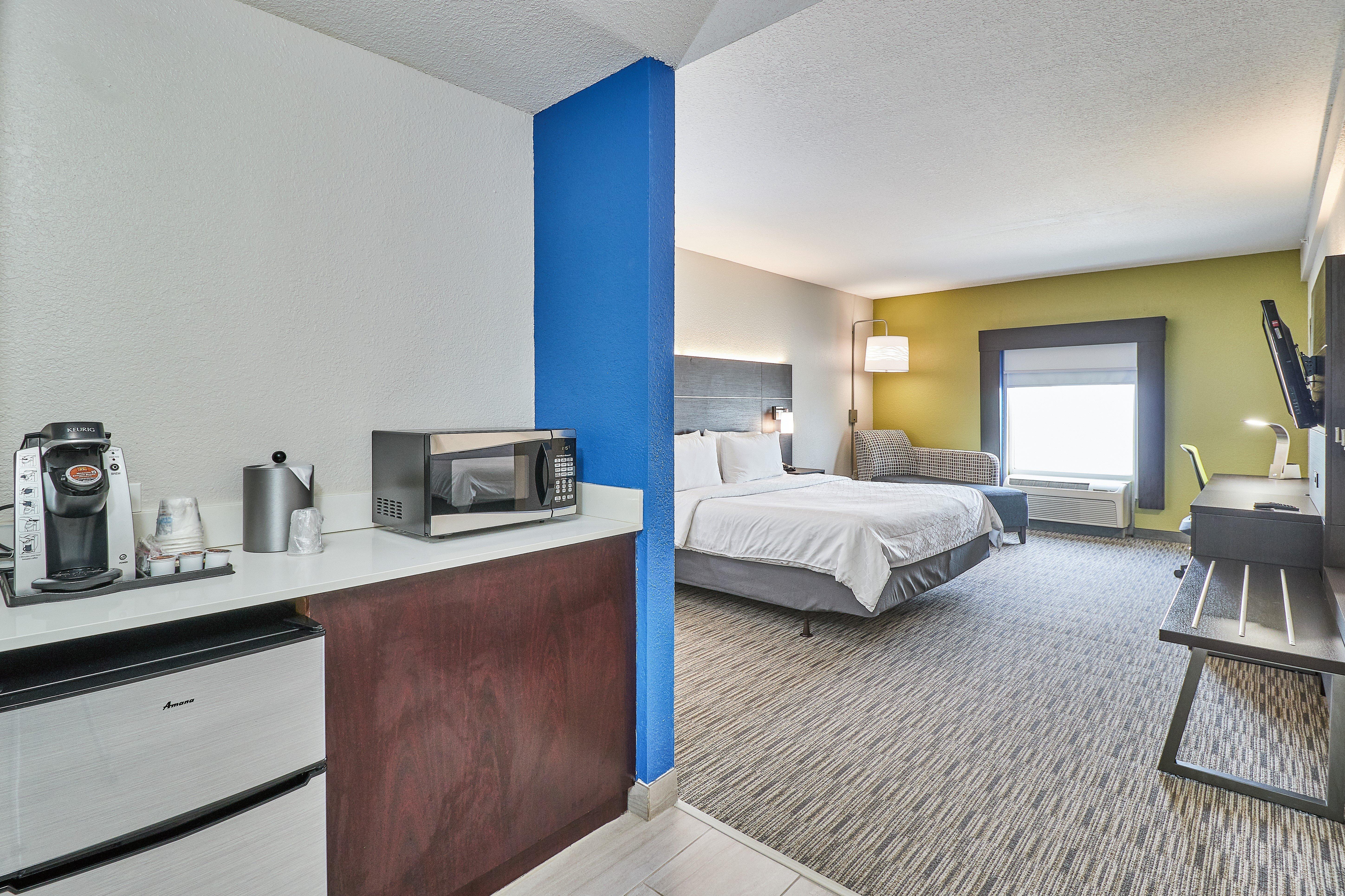 Holiday Inn Express Hotel & Suites Clearwater Us 19 North By Ihg Exterior photo