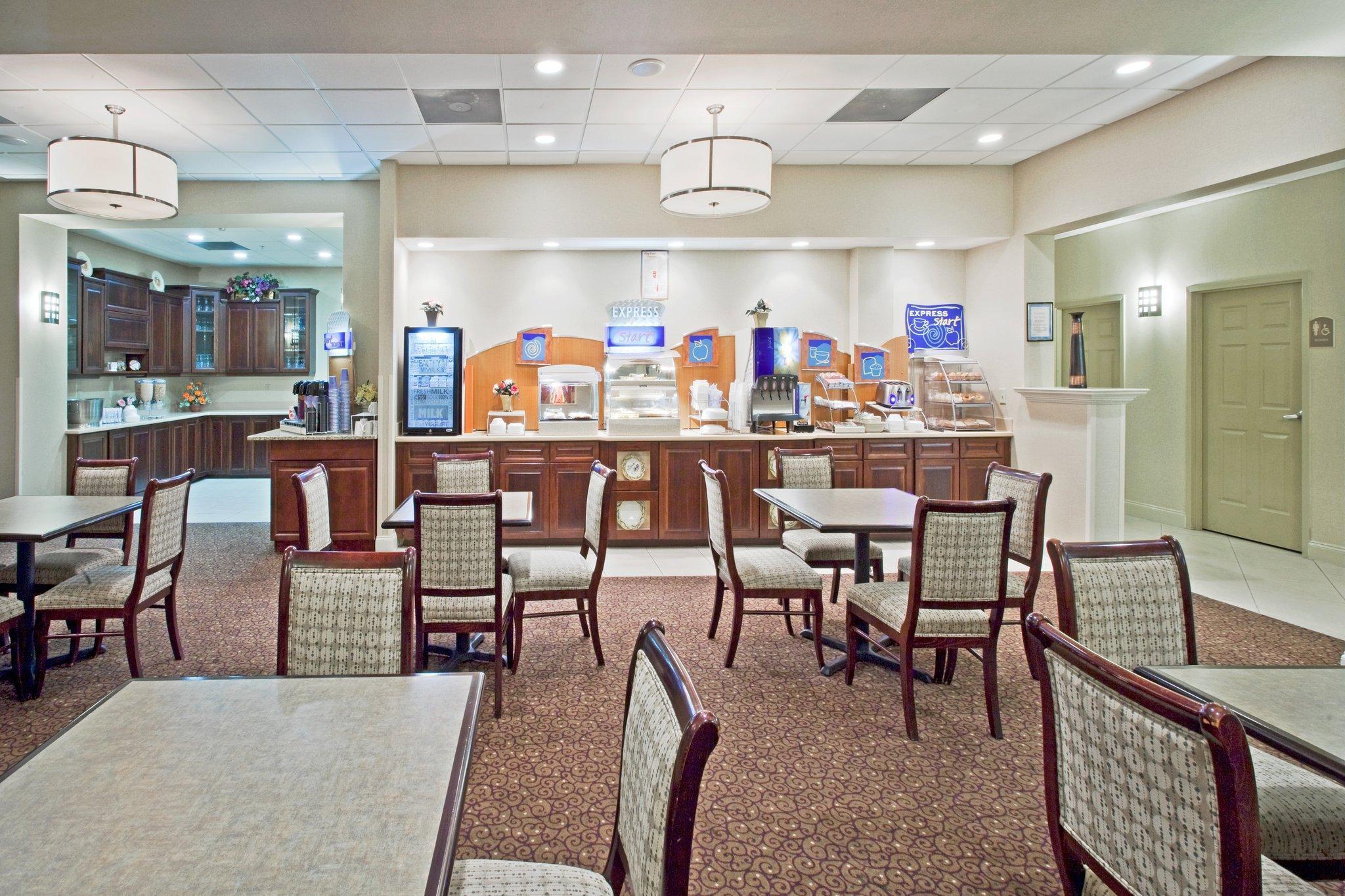 Holiday Inn Express Hotel & Suites Clearwater Us 19 North By Ihg Exterior photo